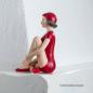 Mobile Preview: 50er Jahre Badefigur Lola in elegantem rotem Badeanzug Schneidersitz (Größe 20 cm)